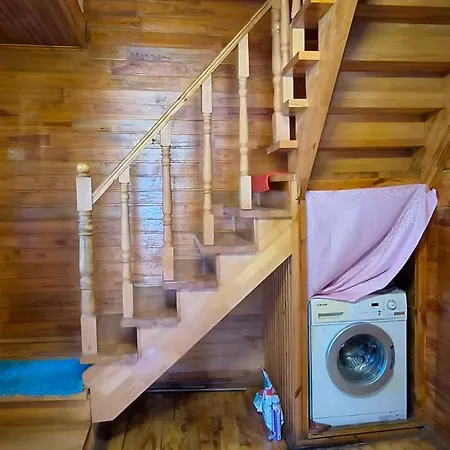 сдам посуточно дом со сруба с беседкой в элитном районе совиньон *