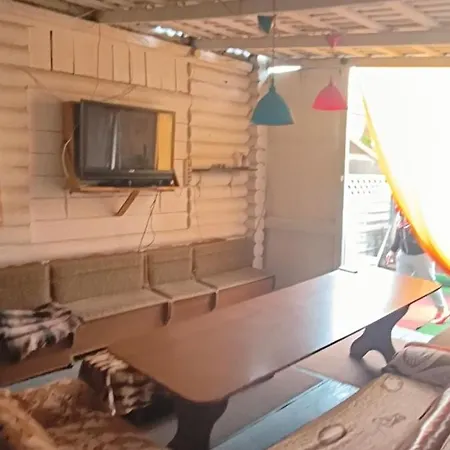 сдам посуточно дом со сруба с беседкой в элитном районе совиньон Apartment