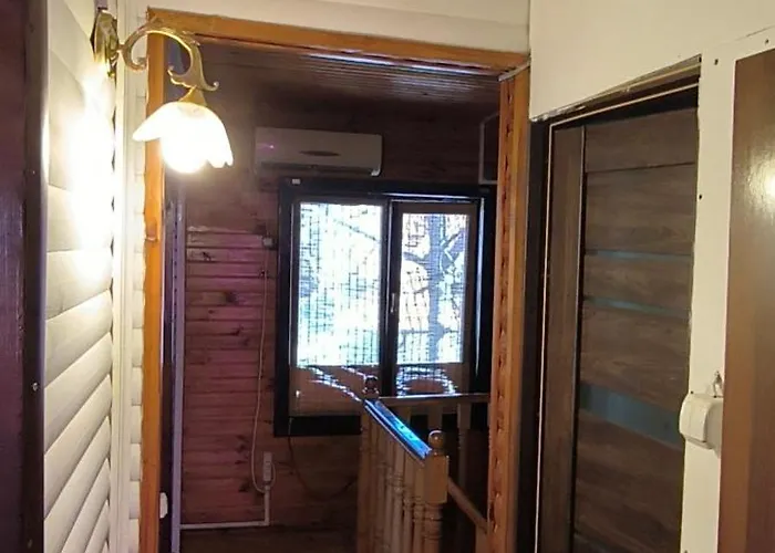 сдам посуточно дом со сруба с беседкой в элитном районе совиньон Appartamento *