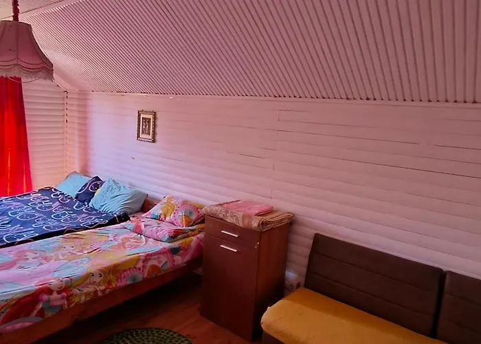 сдам посуточно дом со сруба с беседкой в элитном районе совиньон *