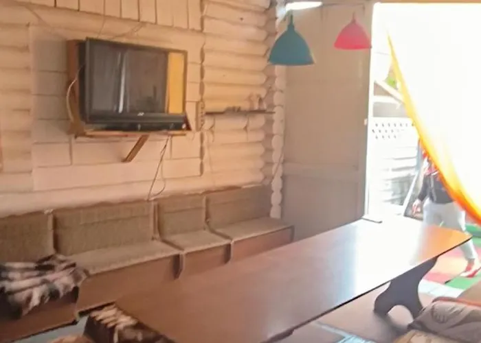 сдам посуточно дом со сруба с беседкой в элитном районе совиньон Apartament