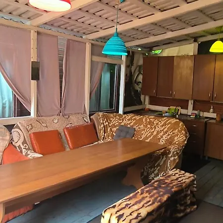 сдам посуточно дом со сруба с беседкой в элитном районе совиньон Odessa