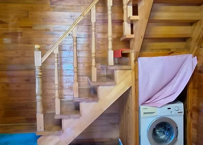 сдам посуточно дом со сруба с беседкой в элитном районе совиньон *