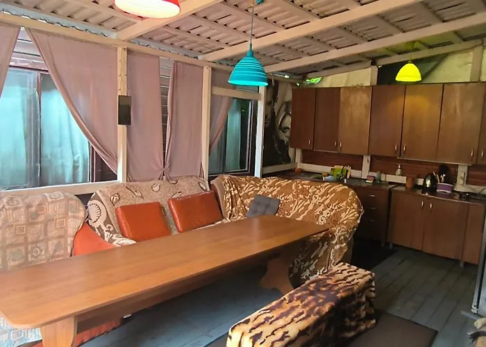 сдам посуточно дом со сруба с беседкой в элитном районе совиньон Odessa